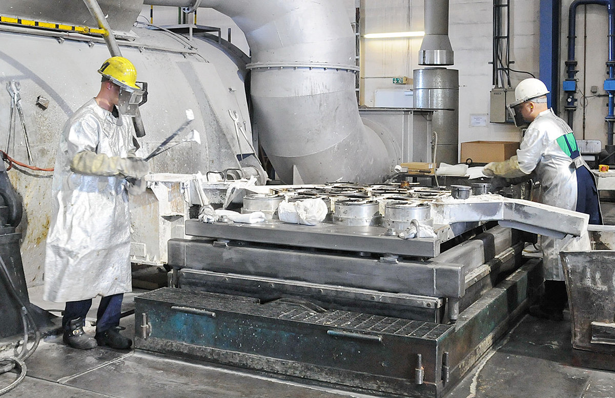 Two men working in the foundry